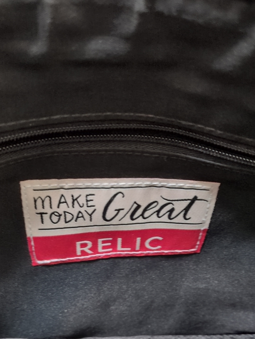Relic Black Faux Leather Multi Zip Pocket Organizer Crossbody Bag Purse - Picture 6 of 11